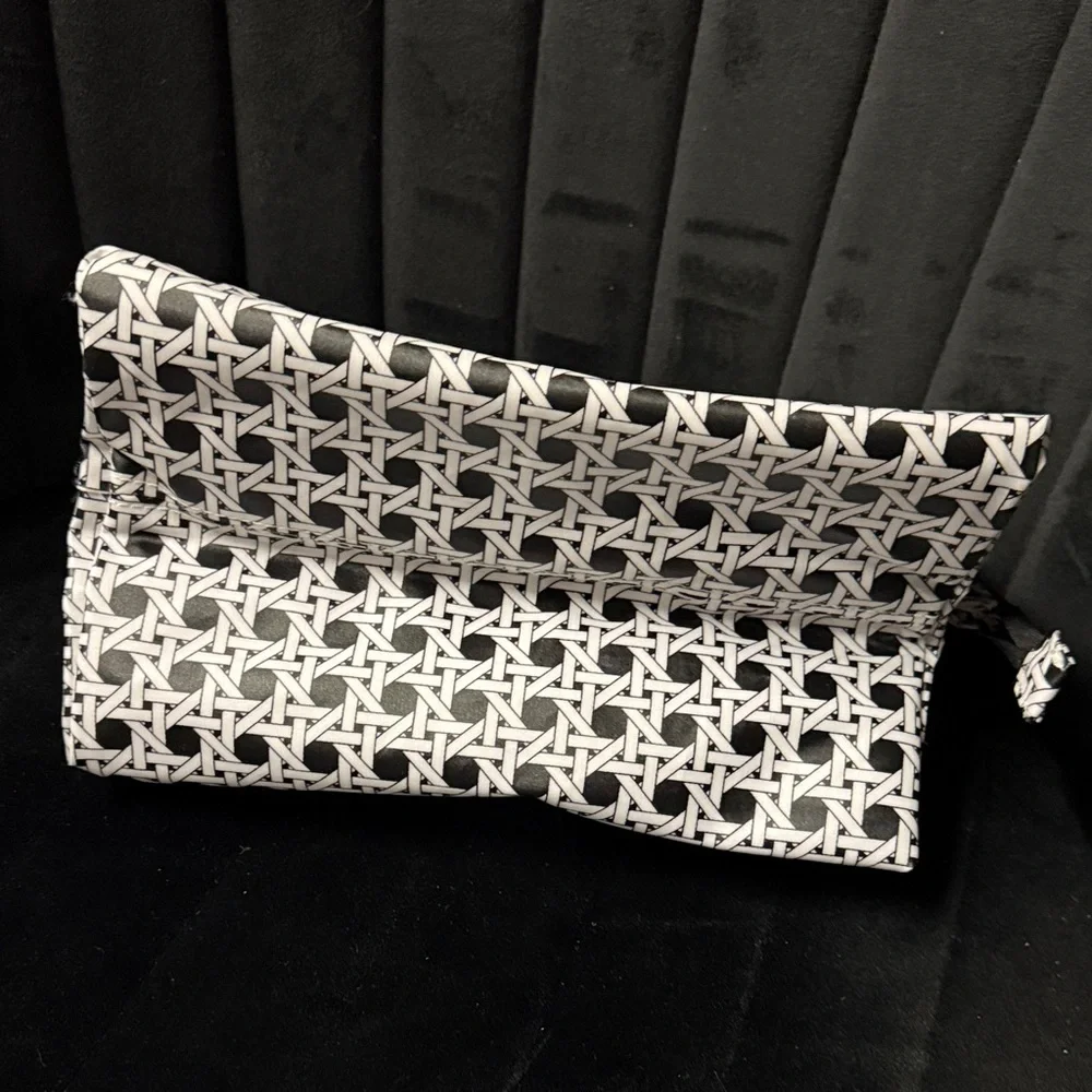 New NWT Scout Cane Fonda Big Mouth Toiletry Bag Black and White Geometric - Picture 5 of 5